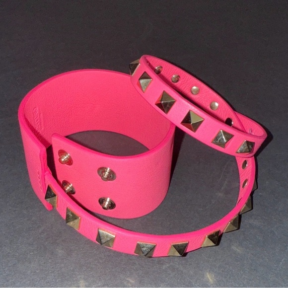 Valentino Garavani Neon Pink Studded rock stud bracelet leather - Picture 2 of 8